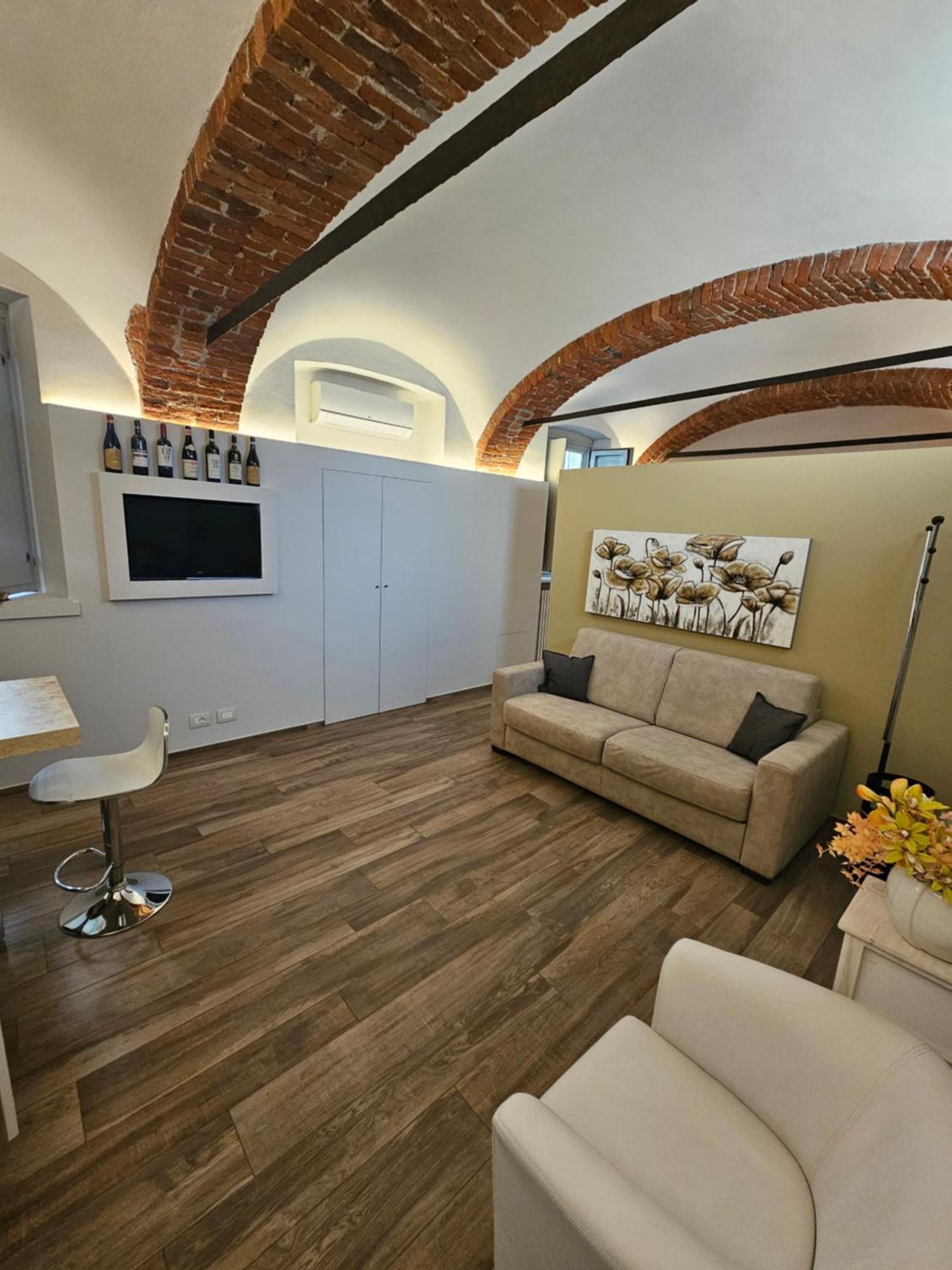 Bilocale In Centro Storico! Apartment Alba  Exterior foto