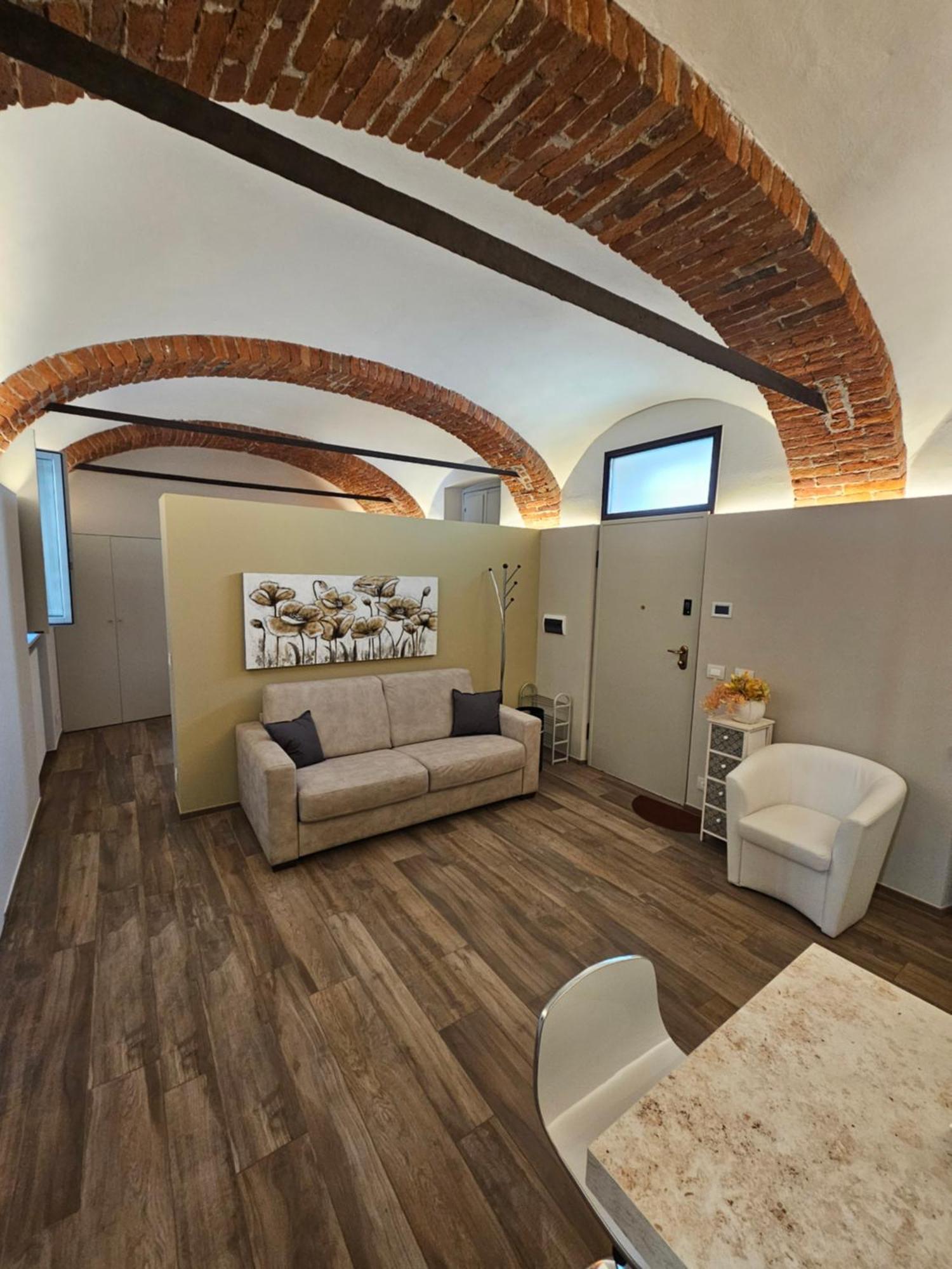 Bilocale In Centro Storico! Apartment Alba  Exterior foto